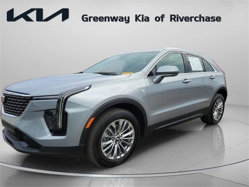 Used 2025 Cadillac XT4 Premium Luxury image 3