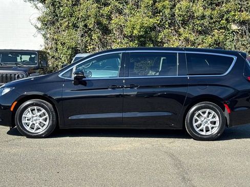 New 2025 Chrysler Voyager LX image 7