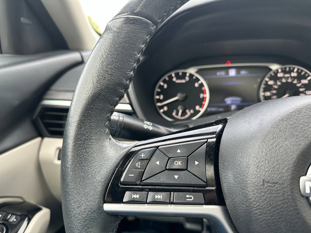 Used 2023 Nissan Altima 2.5 SV w/ SV Premium Package FWD image 14