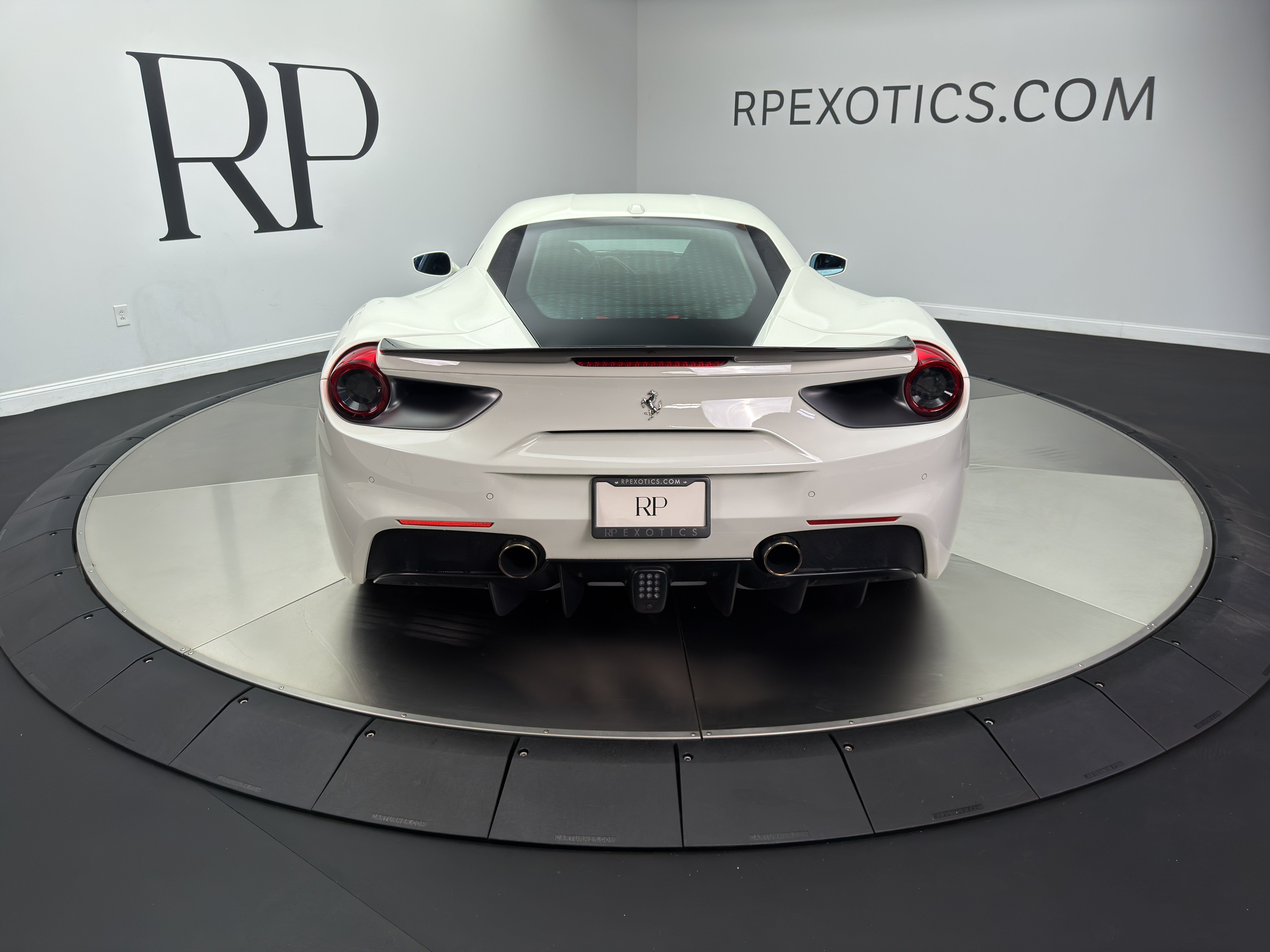 Used 2019 Ferrari 488 GTB RWD image 8