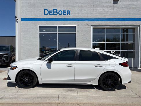 Used 2022 Honda Civic Sport image 2