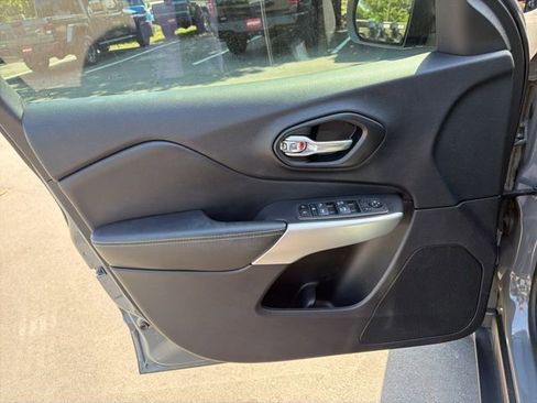 Used 2022 Jeep Cherokee Latitude image 17