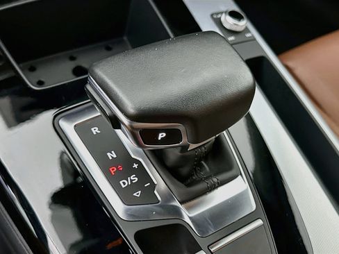 Used 2025 Audi Q5 2.0T Premium AWD/4WD image 24