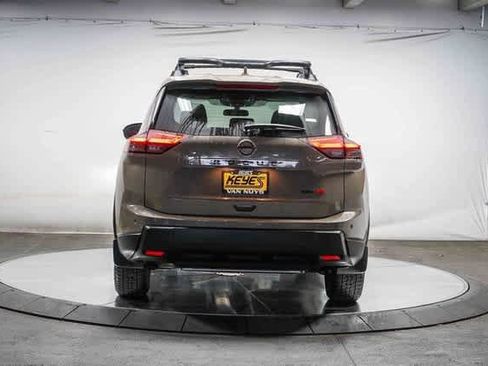 Used 2025 Nissan Rogue SV image 3