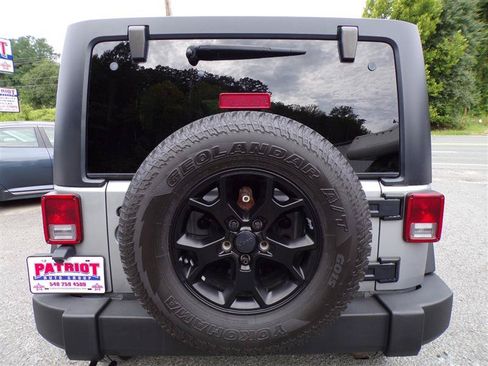 Used 2015 Jeep Wrangler Unlimited Sport w/ Quick Order Package 24S AWD/4WD image 7