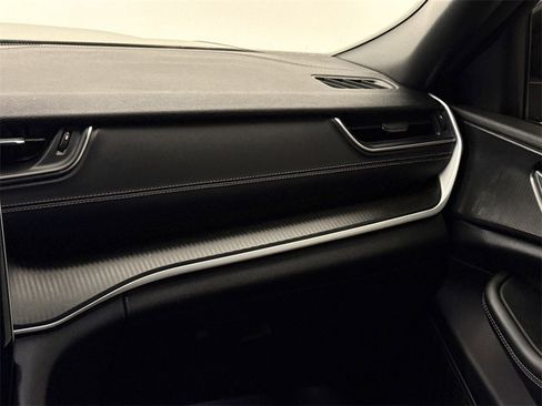 Used 2024 Jeep Grand Cherokee Altitude image 17