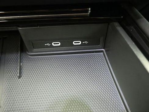 New 2025 Volkswagen Atlas Peak Edition SE image 9