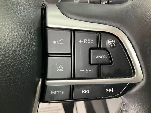 Used 2023 Toyota Highlander LE image 19