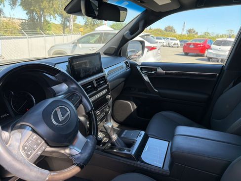 Used 2022 Lexus GX 460 Premium w/ Premium Plus Package image 9