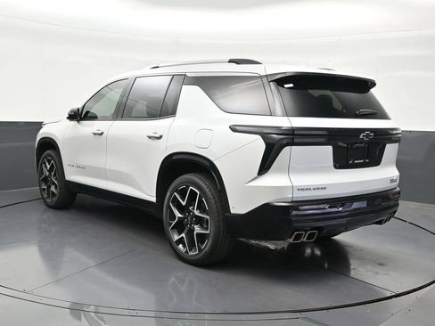 Used 2025 Chevrolet Traverse High Country FWD image 3