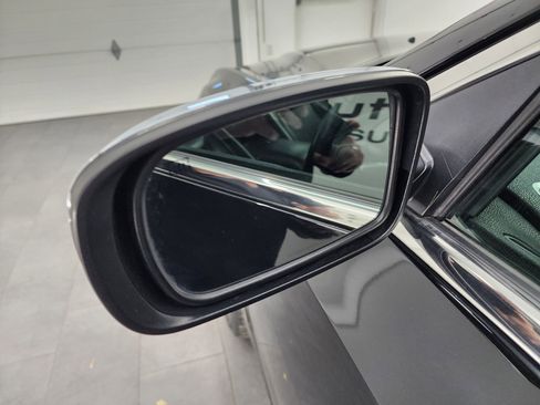 Used 2019 Chrysler 300 Limited image 32