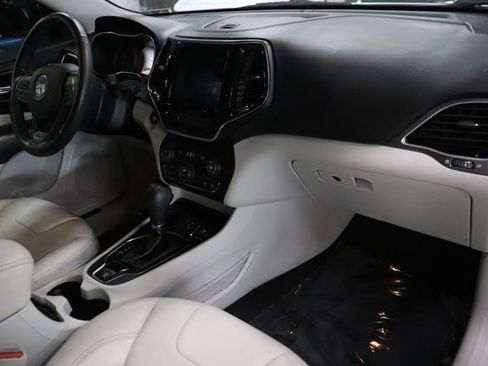 Used 2019 Jeep Cherokee Limited FWD image 26
