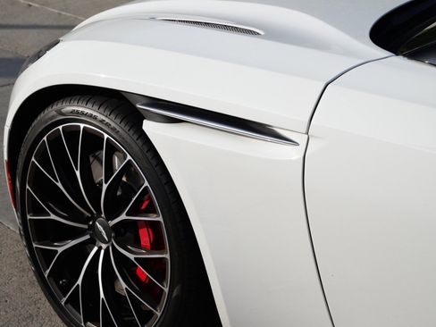 Used 2023 Aston Martin DB11 Volante image 9