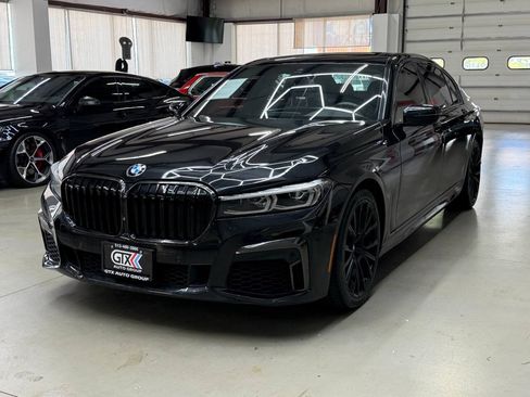 Used 2020 BMW 740i xDrive w/ M Sport Package AWD/4WD image 5