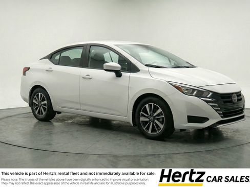 Used 2025 Nissan Versa SV image 1