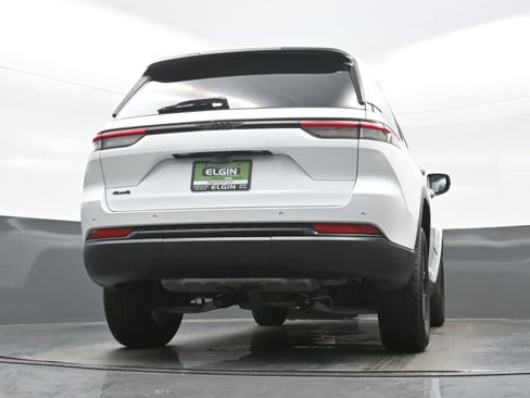 Used 2024 Jeep Grand Cherokee Altitude image 28