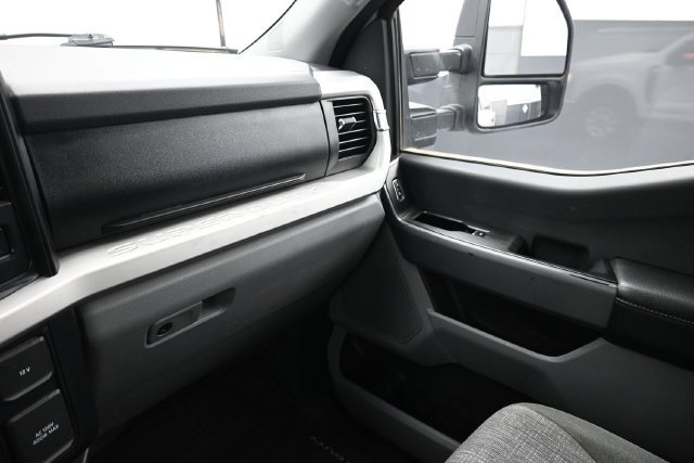 Used 2023 Ford F250 XLT w/ FX4 Off-Road Package AWD/4WD image 8