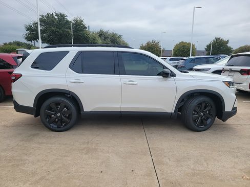 New 2025 Honda Pilot Black Edition image 10