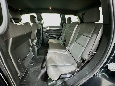 Used 2022 Jeep Grand Cherokee Laredo E image 23