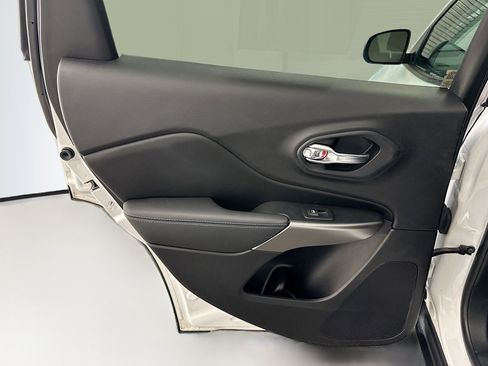 Used 2020 Jeep Cherokee Latitude w/ Cold Weather Group image 26