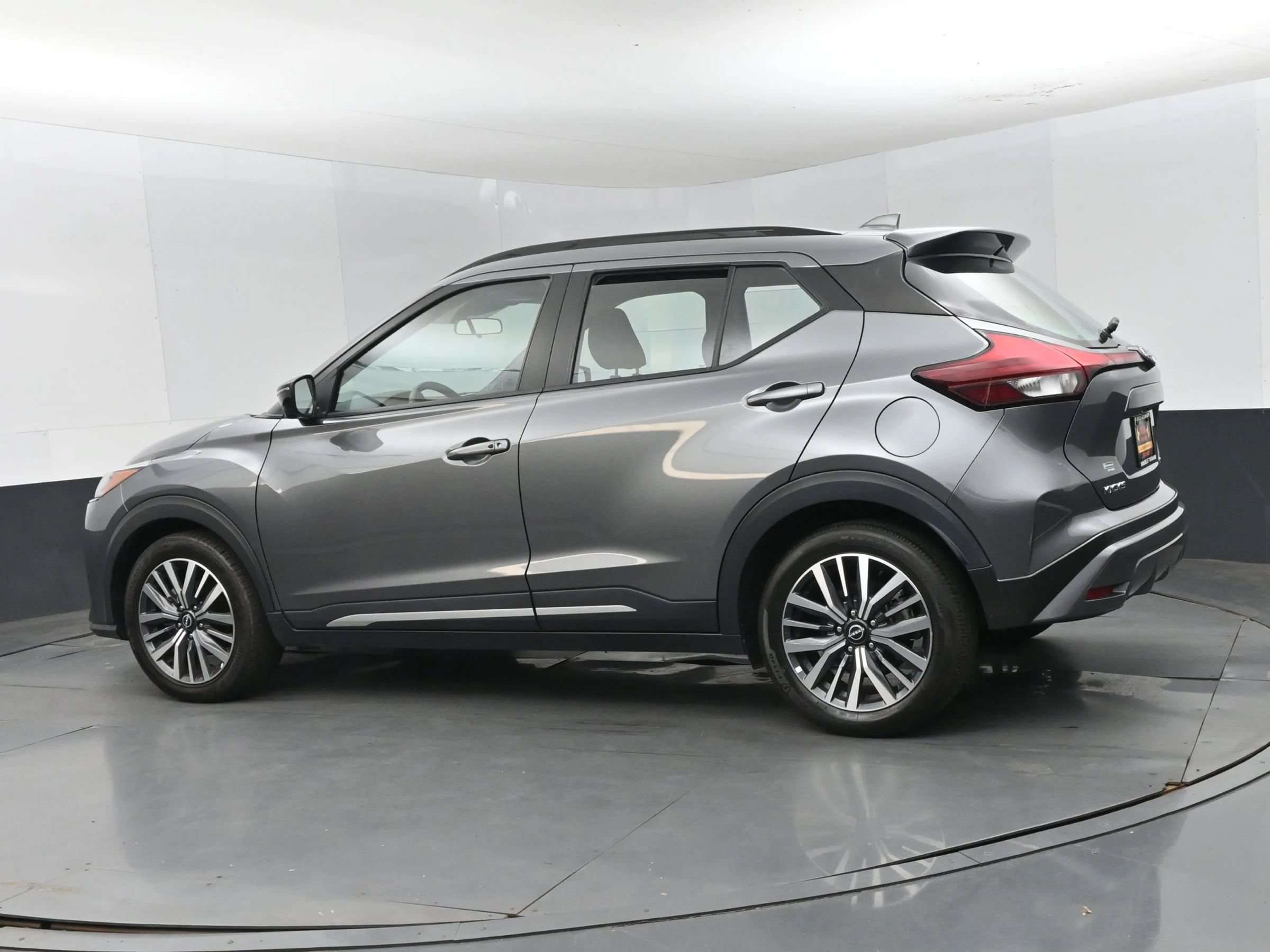 Used 2024 Nissan Kicks SR FWD image 7