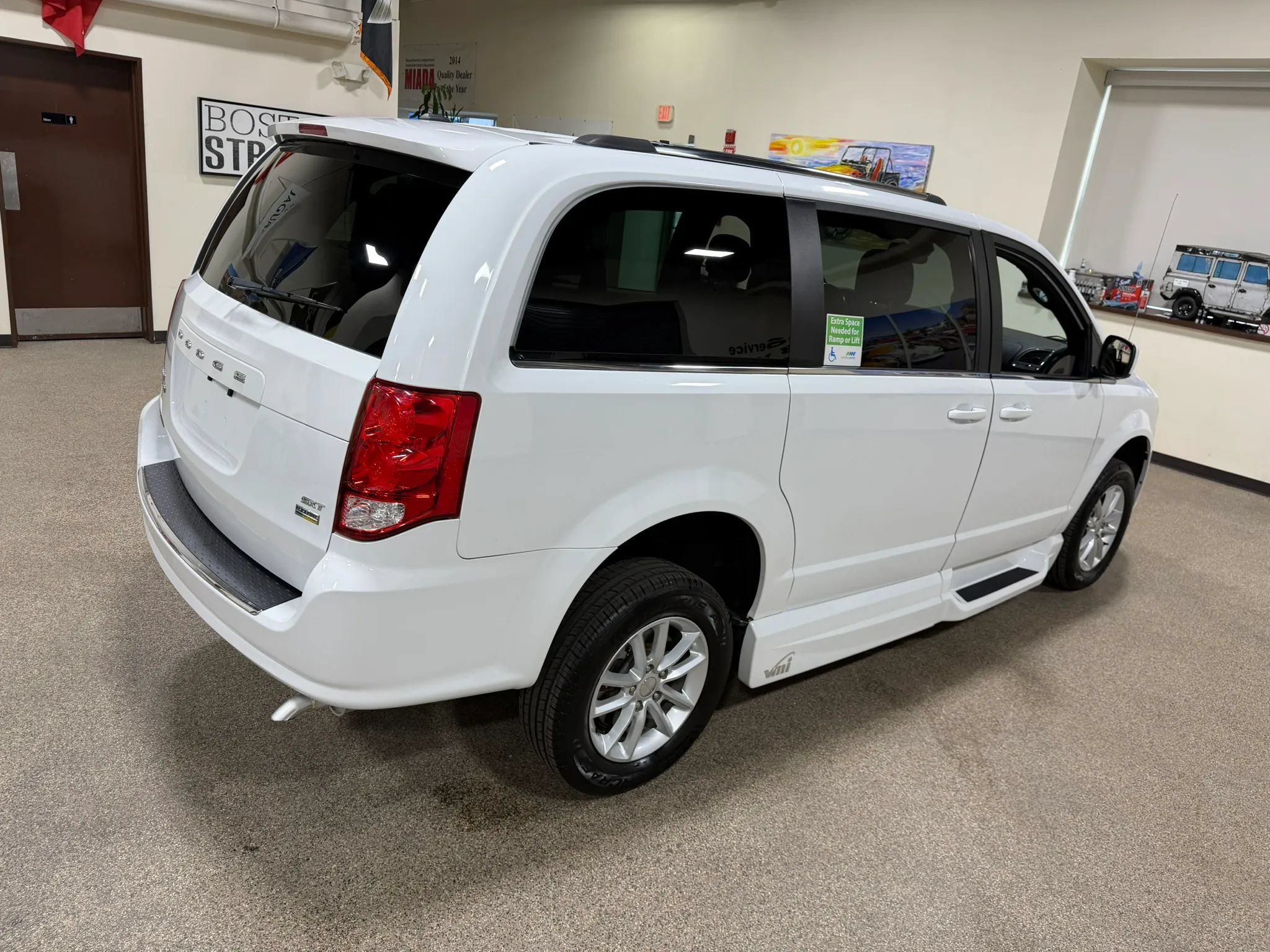Used 2019 Dodge Grand Caravan SXT FWD image 16