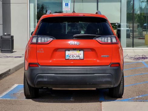 Used 2021 Jeep Cherokee Latitude FWD image 6