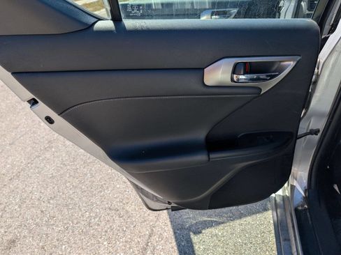 Used 2015 Lexus CT 200h image 11