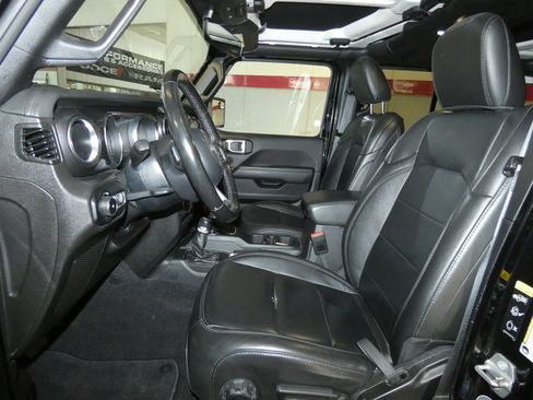 Used 2022 Jeep Wrangler Unlimited Sahara image 9