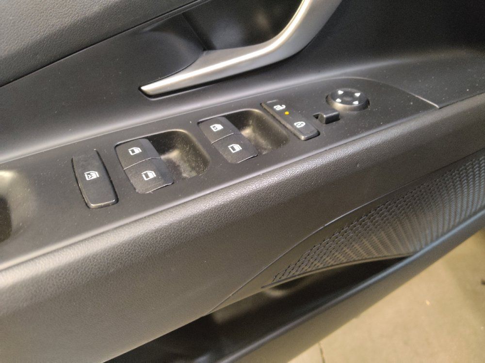 Used 2025 Hyundai Elantra SEL FWD image 27