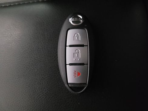 Used 2019 Nissan Pathfinder S FWD image 32