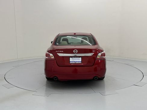 Used 2015 Nissan Altima 2.5 SV w/ Convenience Package FWD image 4