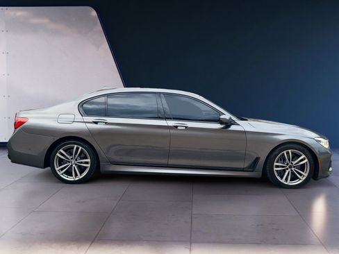 Used 2016 BMW 750i image 6