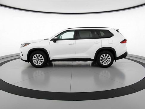 Used 2024 Toyota Grand Highlander XLE image 5