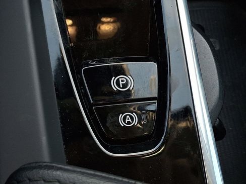 Used 2025 Volvo V60 B5 Cross Country Plus image 25