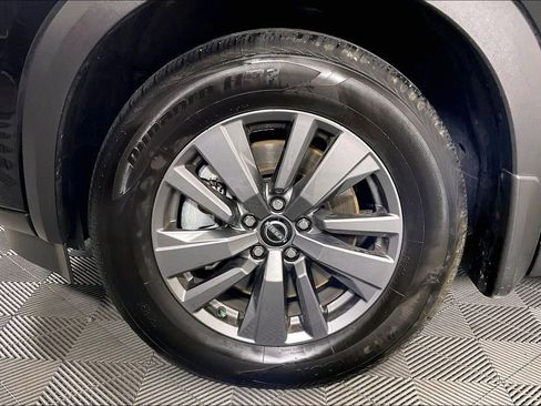 Certified 2025 Nissan Pathfinder S image 11