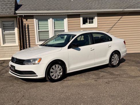 Used 2015 Volkswagen Jetta S image 2