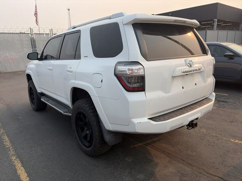Used 2017 Toyota 4Runner SR5 AWD/4WD image 5