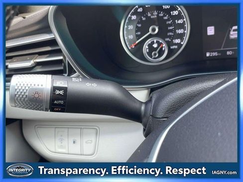 Used 2025 Genesis G70 2.5T image 23