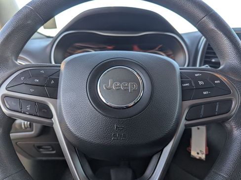 Used 2019 Jeep Cherokee Latitude w/ Popular Appearance Group FWD image 22