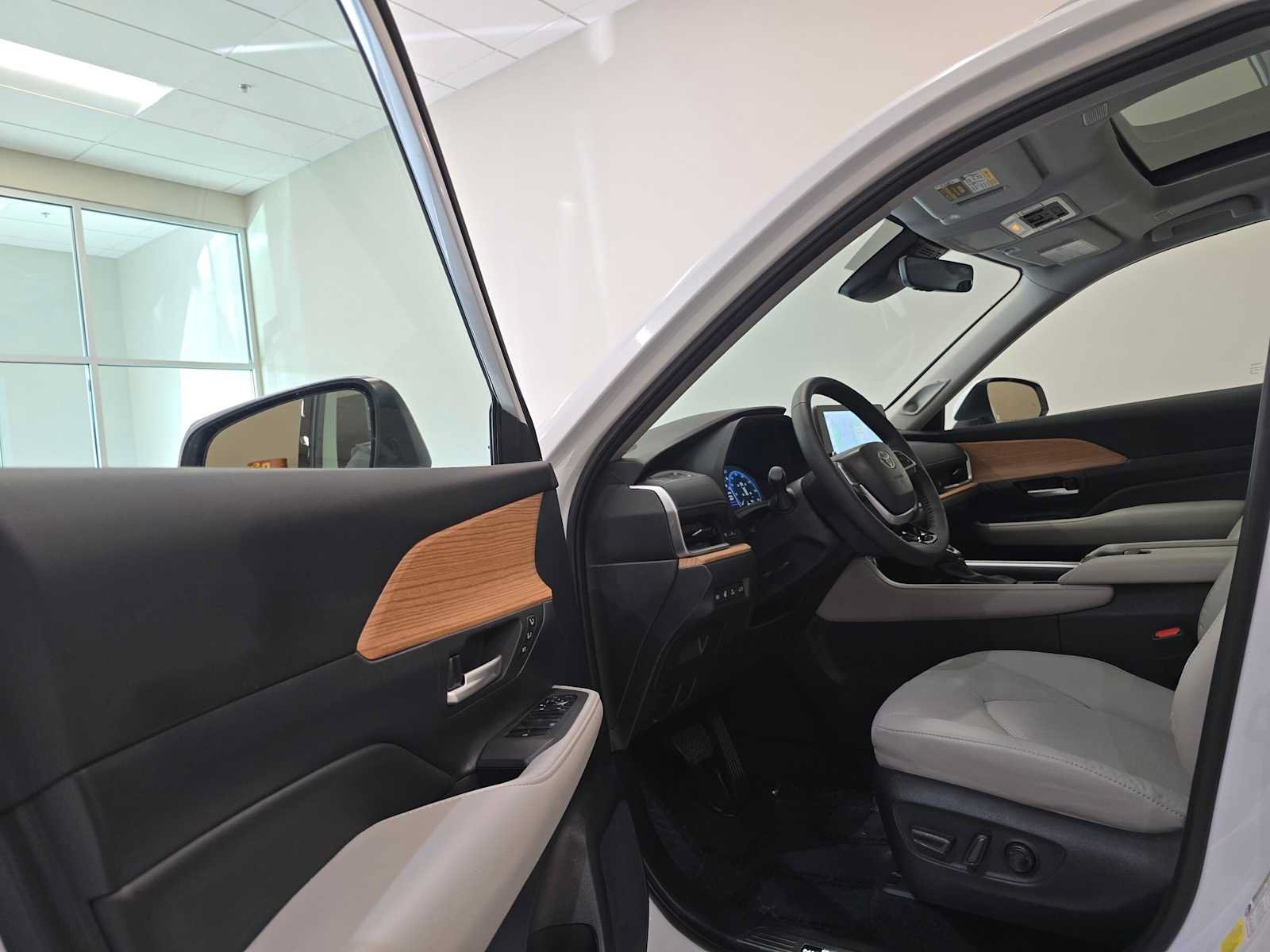 Used 2026 Toyota Grand Highlander AWD Hybrid image 22