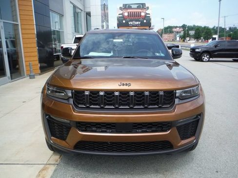 New 2026 Jeep Grand Cherokee L Limited w/ Limited Altitude Package AWD/4WD image 7