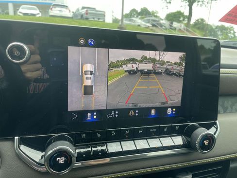 Used 2026 Chevrolet Colorado ZR2 w/ Technology Package AWD/4WD image 25