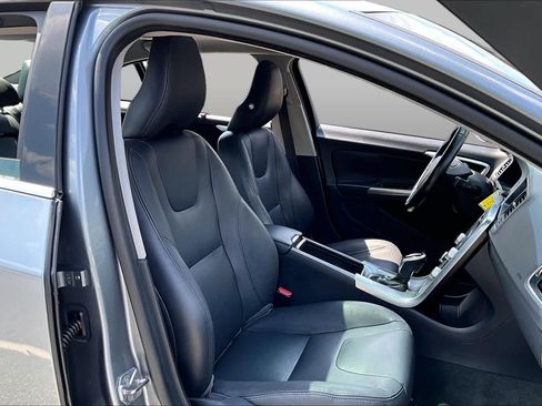 Used 2017 Volvo S60 T5 Inscription FWD image 9