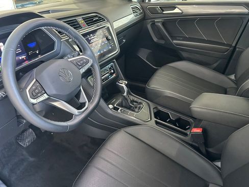 Used 2023 Volkswagen Tiguan SE FWD image 11