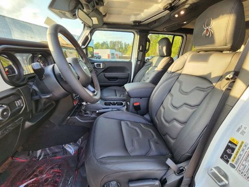 Used 2024 Jeep Wrangler Unlimited Sport AWD/4WD image 9