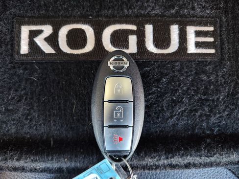 Used 2016 Nissan Rogue SV FWD image 27