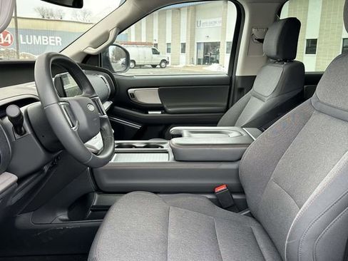 Used 2025 Ford Expedition Active image 9