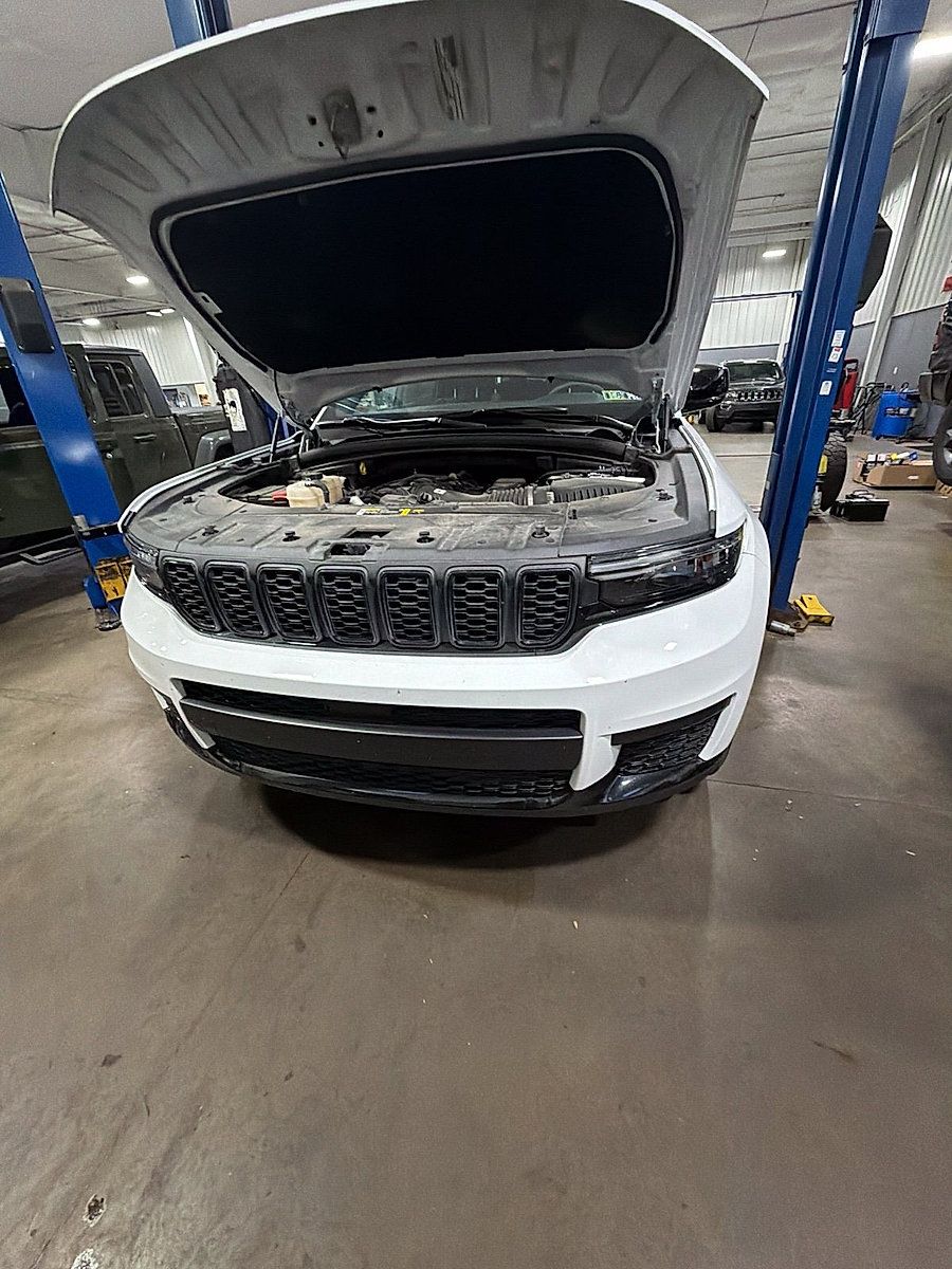 Used 2024 Jeep Grand Cherokee L Altitude AWD/4WD image 1
