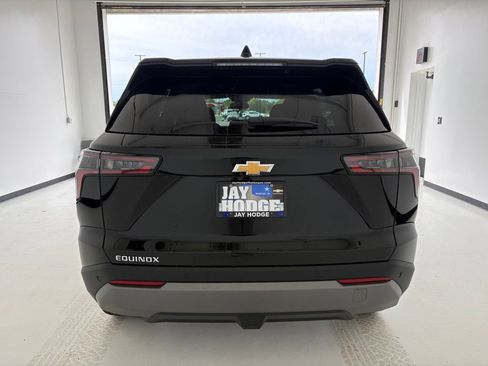 New 2027 Chevrolet Equinox LT w/ LPO, Floor Liner Package FWD image 19